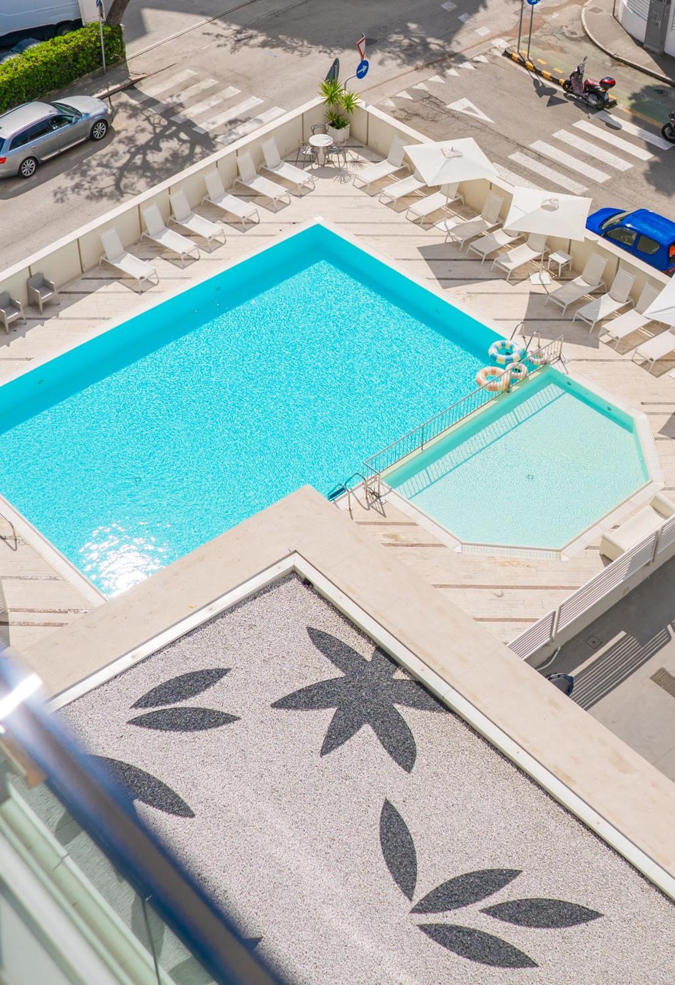 Hotel Bernard San Benedetto del Tronto Exteriör bild