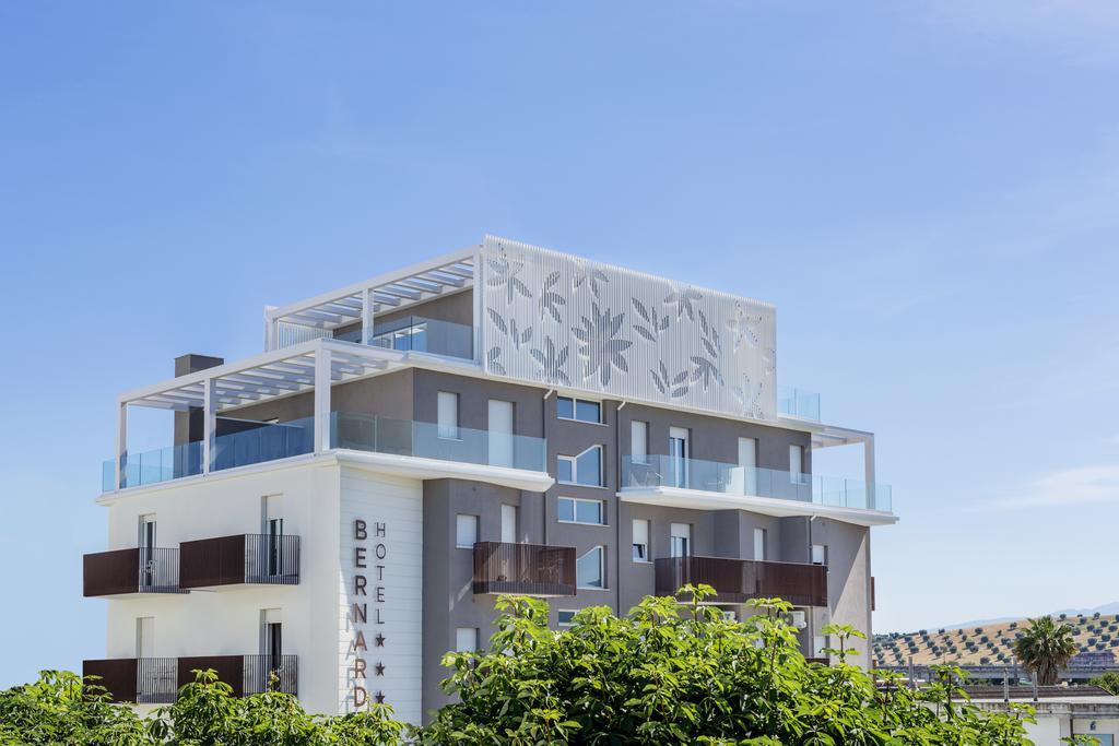 Hotel Bernard San Benedetto del Tronto Exteriör bild