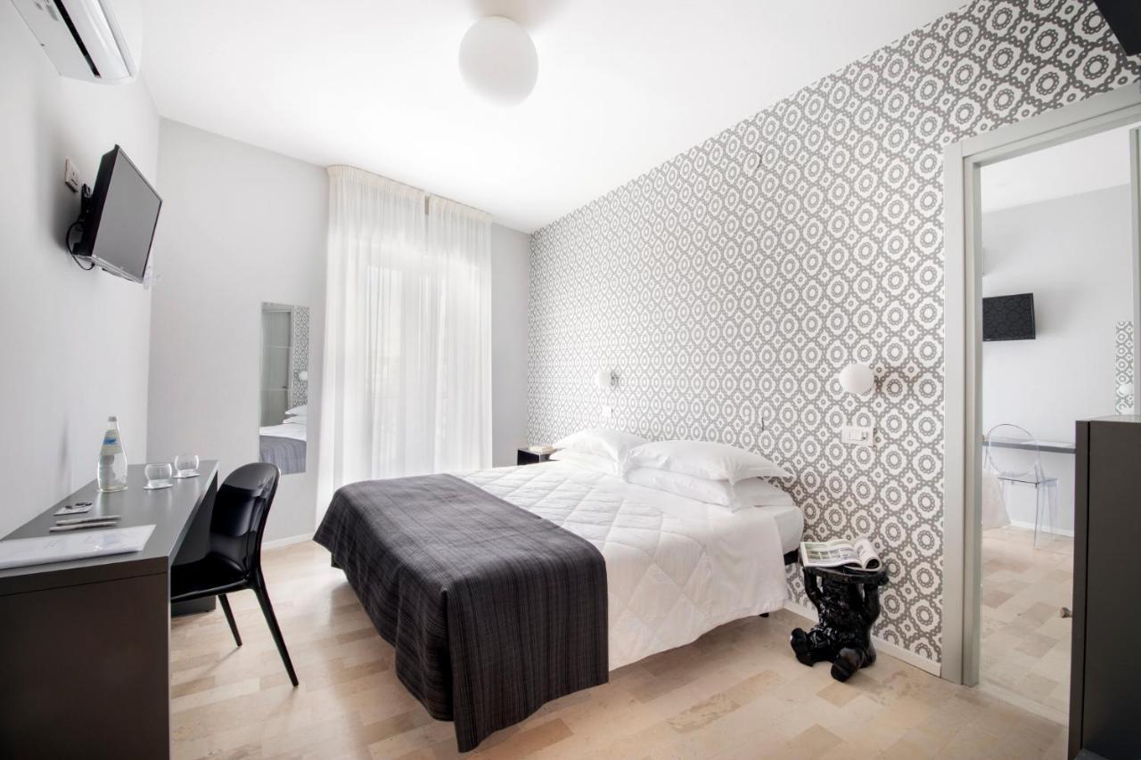 Hotel Bernard San Benedetto del Tronto Exteriör bild