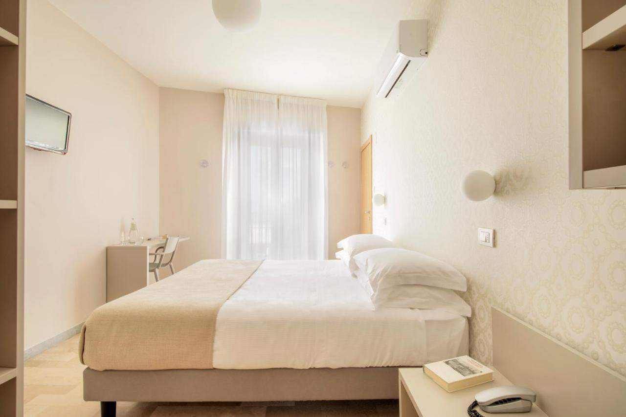 Hotel Bernard San Benedetto del Tronto Exteriör bild